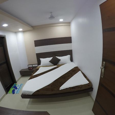 ואדודרה Hotel Ideal מראה חיצוני תמונה