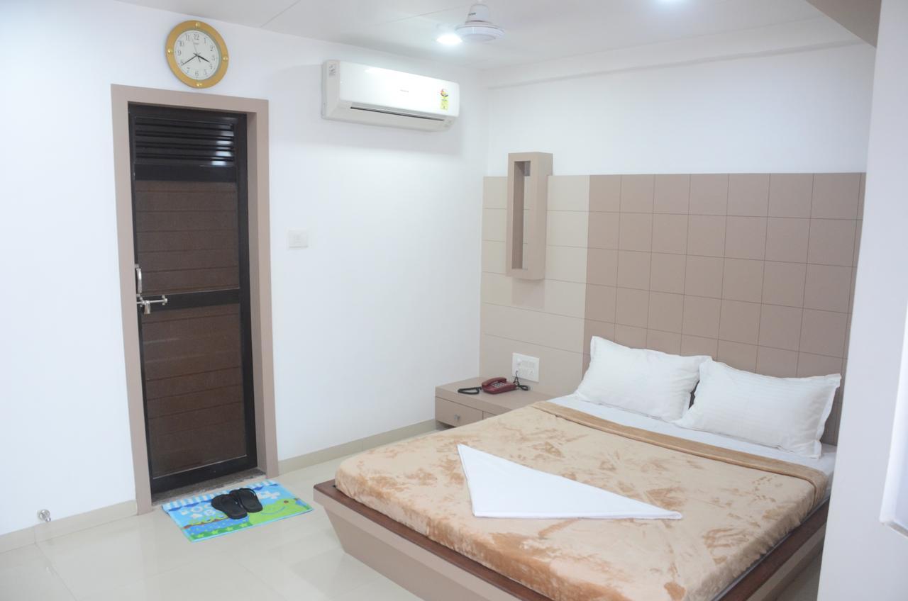 ואדודרה Hotel Ideal מראה חיצוני תמונה