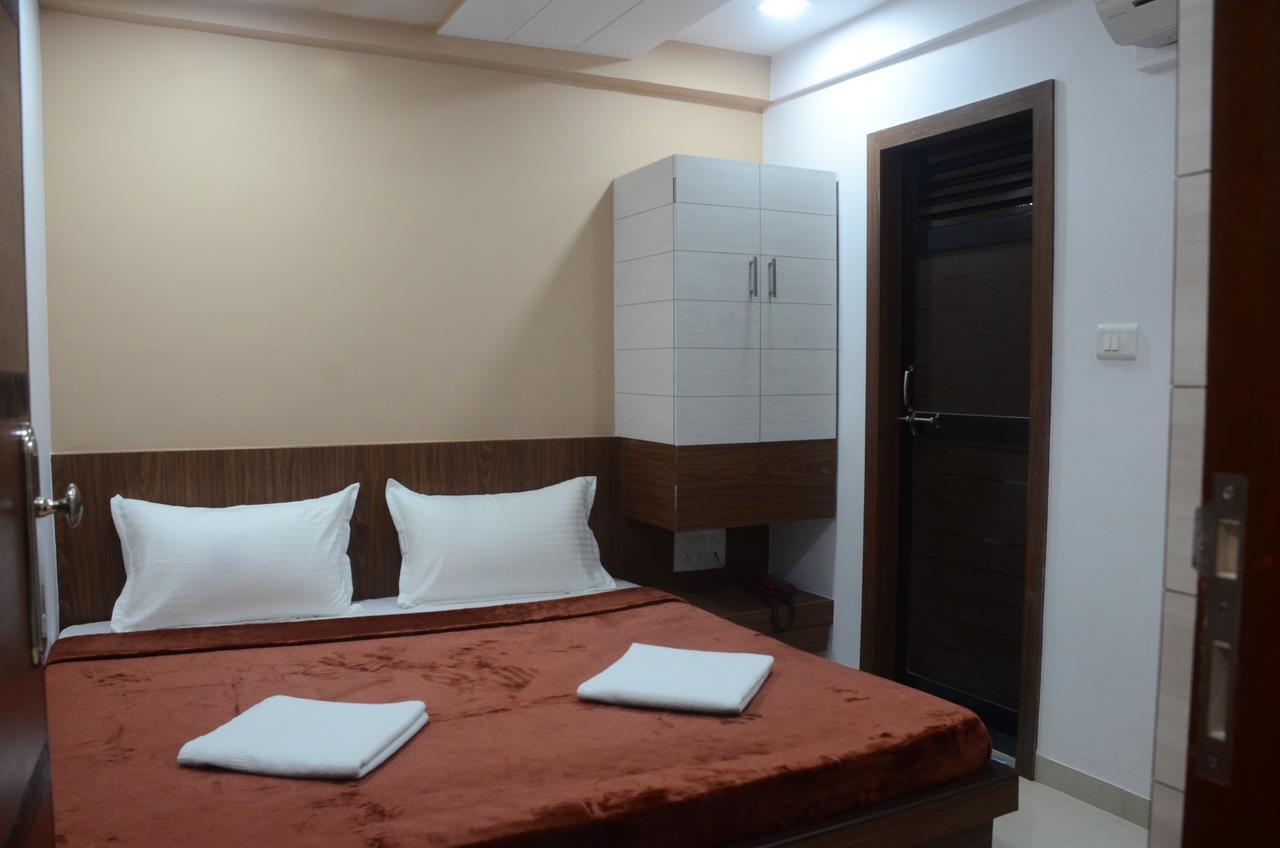 ואדודרה Hotel Ideal מראה חיצוני תמונה