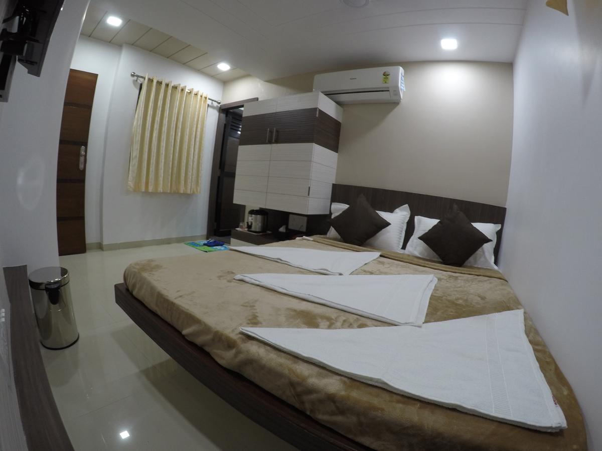 ואדודרה Hotel Ideal מראה חיצוני תמונה