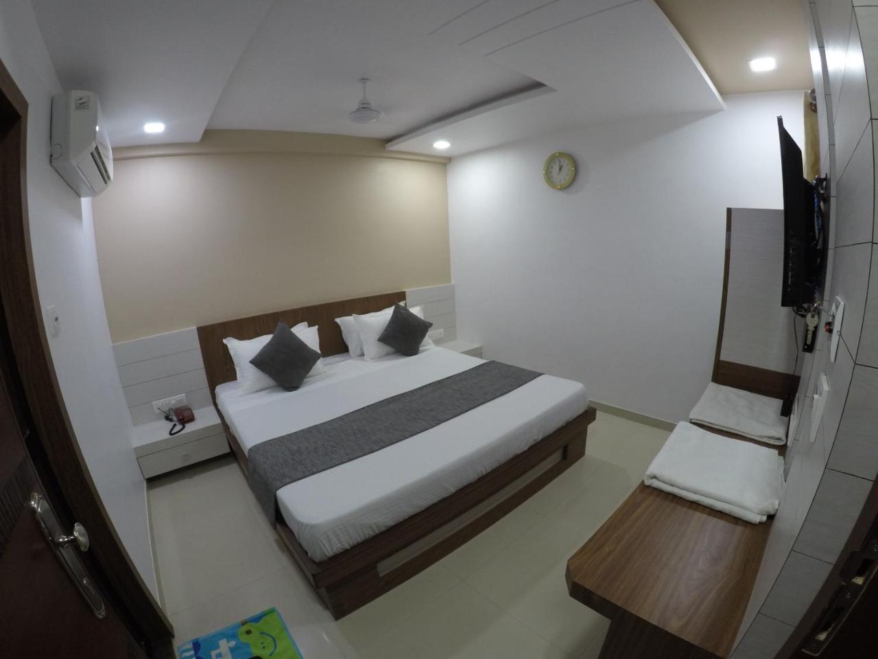 ואדודרה Hotel Ideal מראה חיצוני תמונה