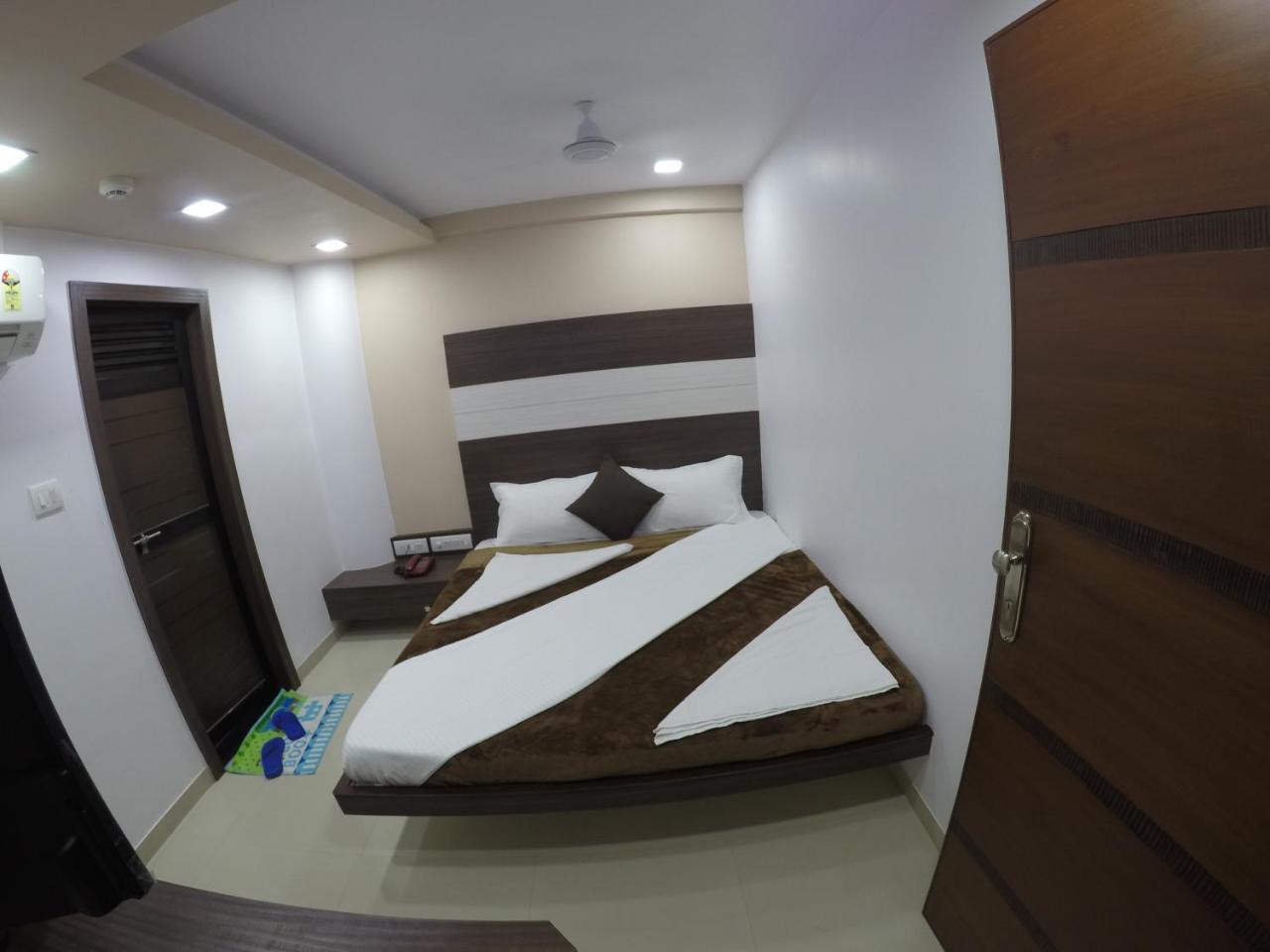 ואדודרה Hotel Ideal מראה חיצוני תמונה