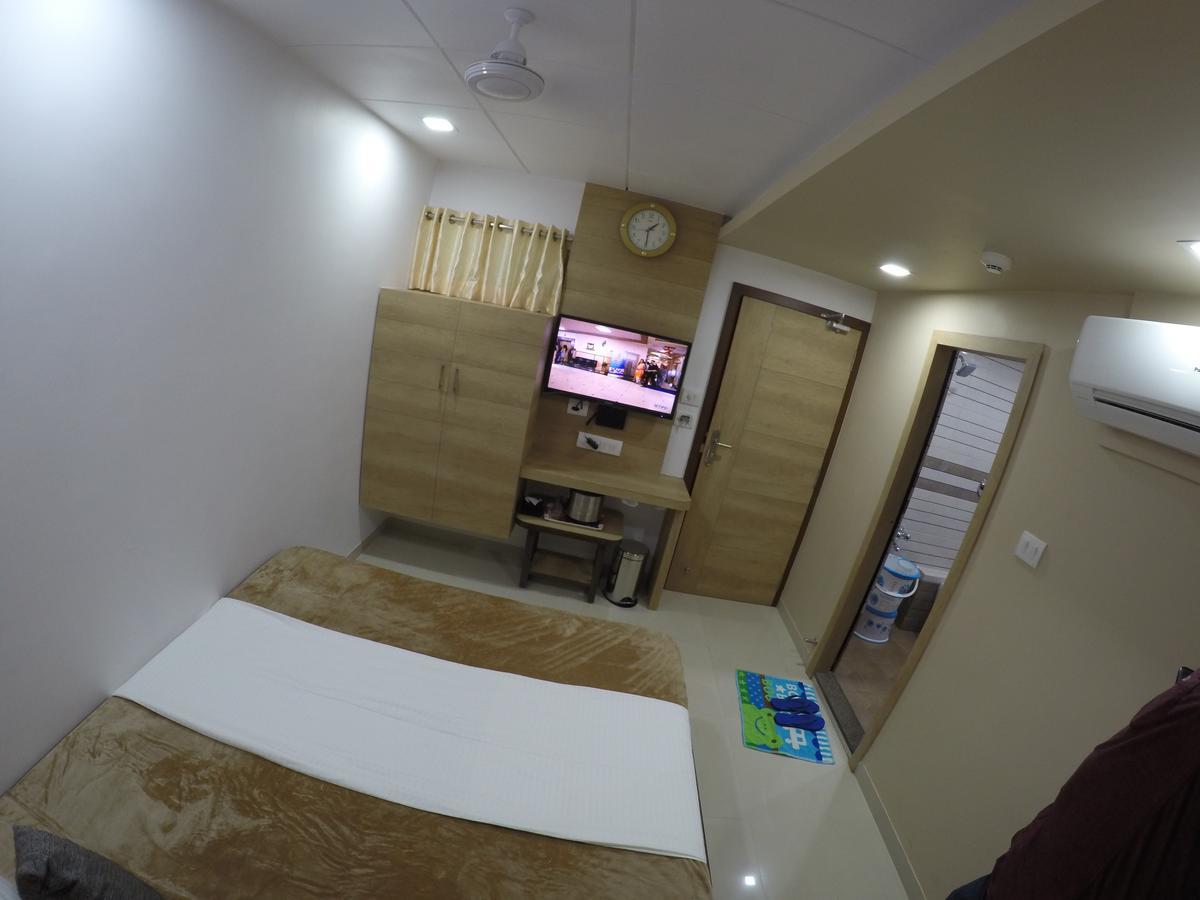 ואדודרה Hotel Ideal מראה חיצוני תמונה