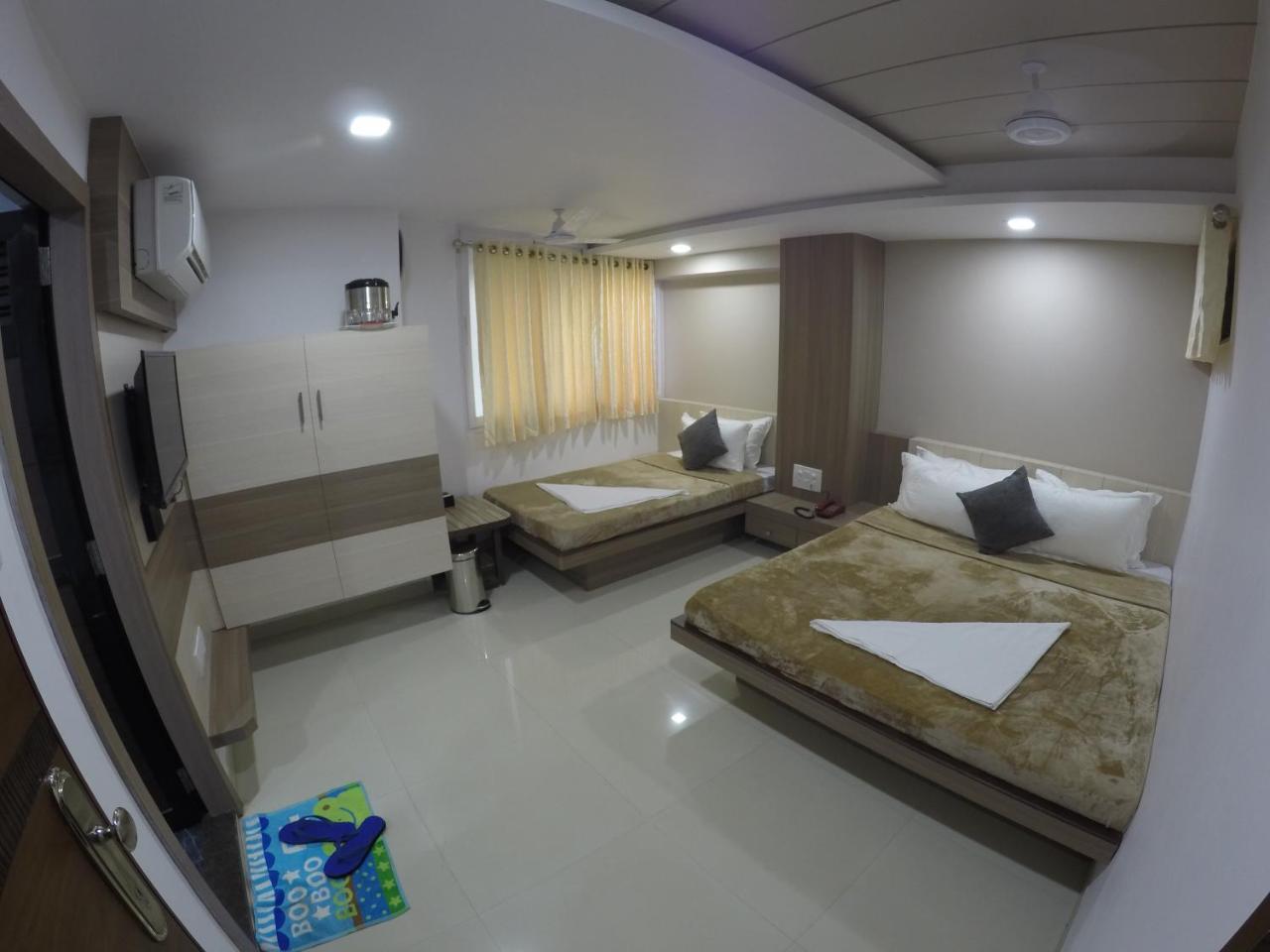 ואדודרה Hotel Ideal מראה חיצוני תמונה